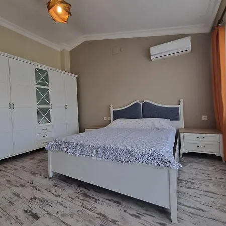 Apartman Eski Lara Merkezde Deniz Manzarali Daire Antalya