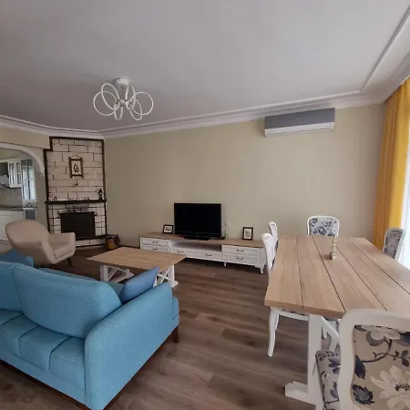 Apartman Eski Lara Merkezde Deniz Manzarali Daire