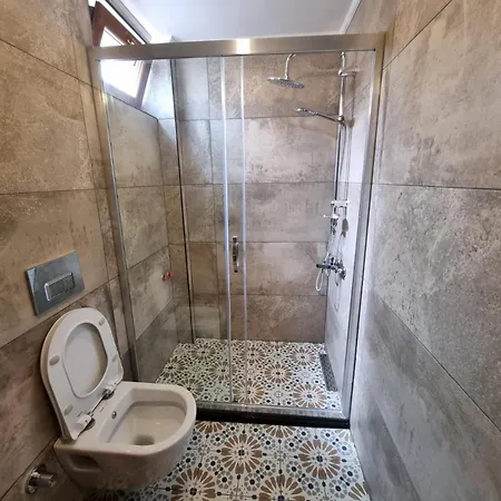 Apartman Eski Lara Merkezde Deniz Manzarali Daire