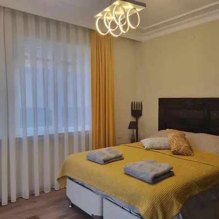 Apartman Eski Lara Merkezde Deniz Manzarali Daire Antalya