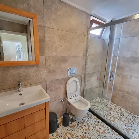 Eski Lara Merkezde Deniz Manzarali Daire Apartment
