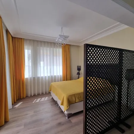 Eski Lara Merkezde Deniz Manzarali Daire Apartment